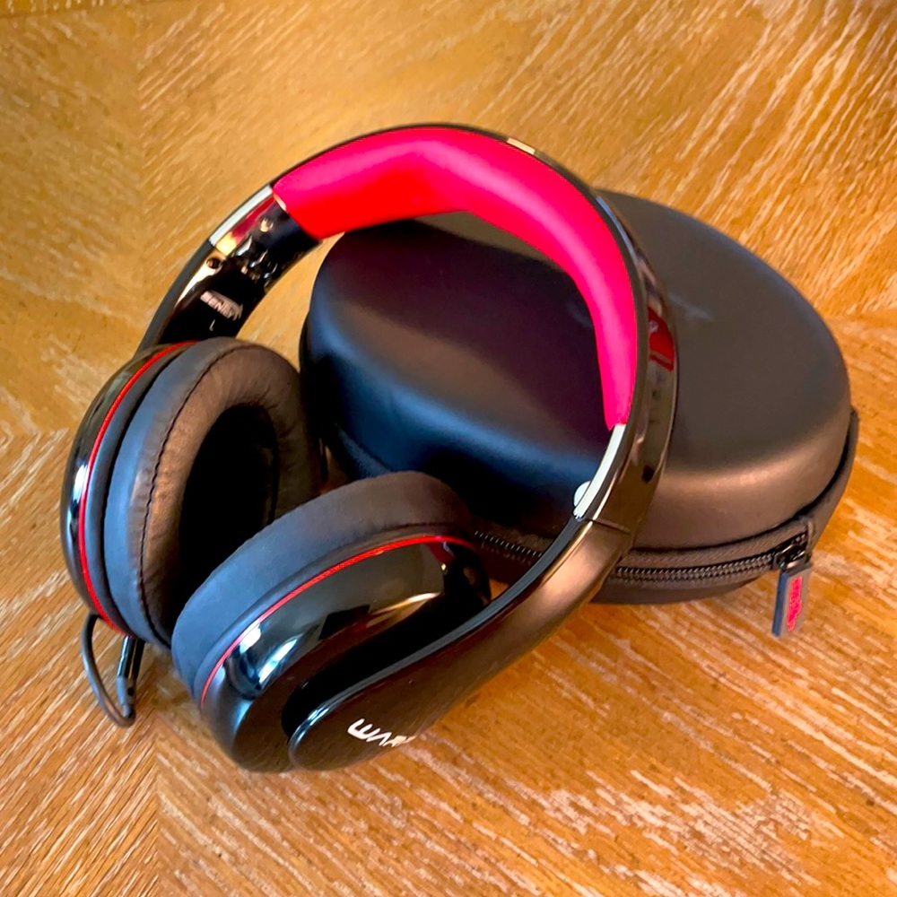 Warp headphones with case